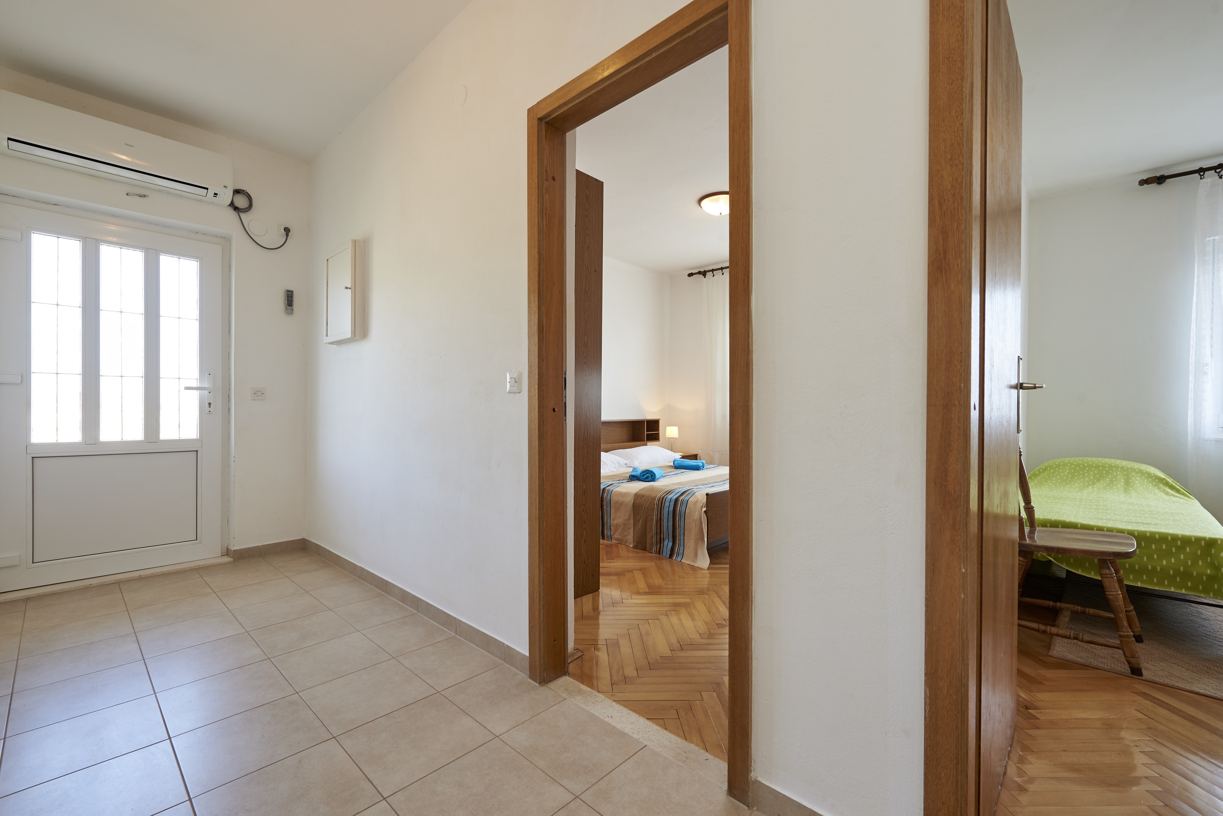 Four bedroom apartment with balcony and sea view Slatine, Čiovo  A-a