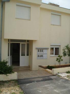 Petrčane, Zadar, Объект 15508 - Апартаменты с галечным пляжем.