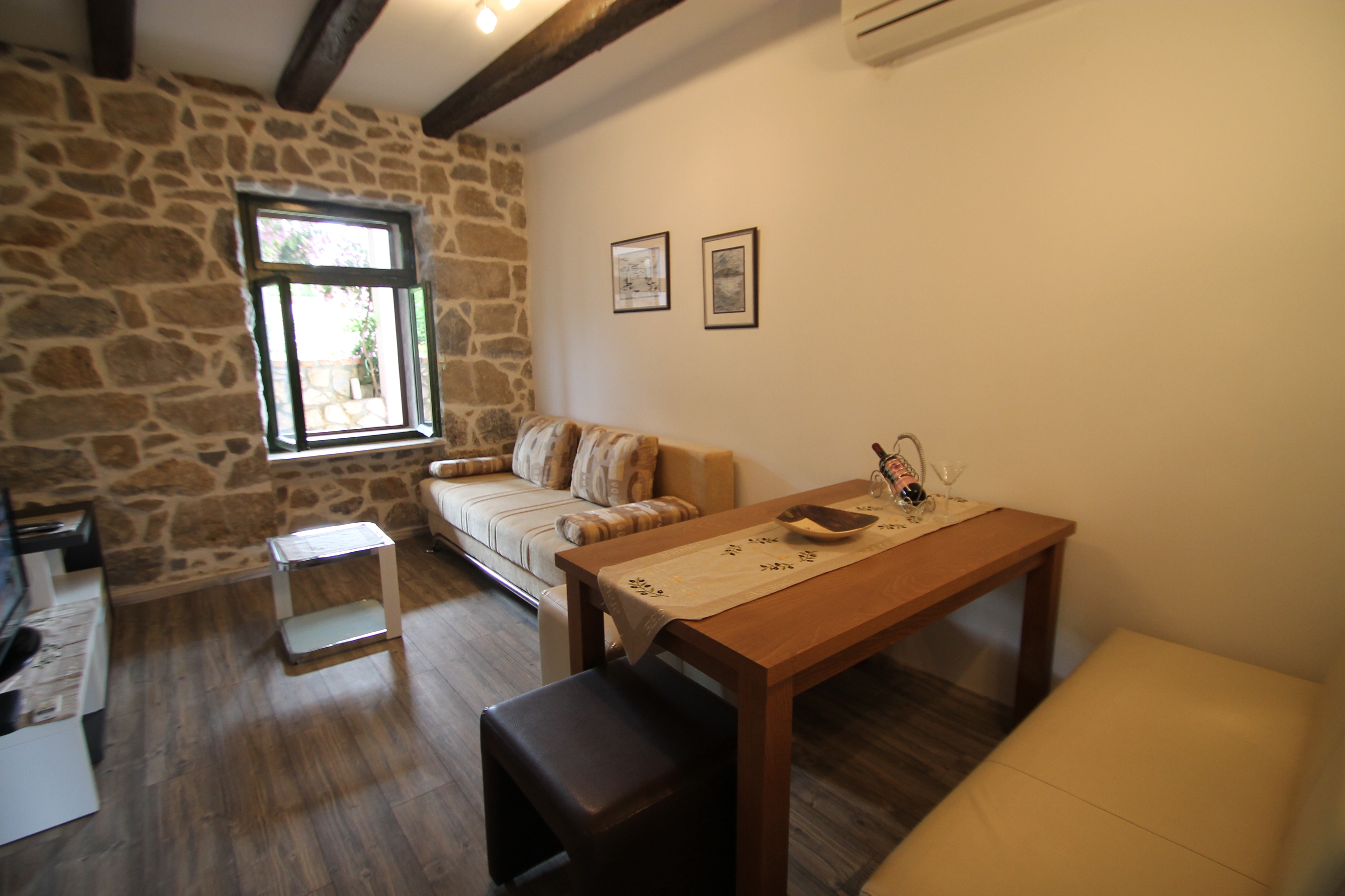 Two bedroom apartment with terrace Kampor, Rab (A-15518-b) Two bedroom apartment with terrace Kampor, Rab (A-15518-b)