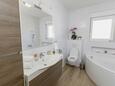 Ванная комната 1 Kaštel Stari, Ванная комната 1 в размещении типа house, WiFi.