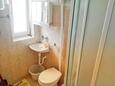 Salle de bain Povljana, Salle de bain dans l’hébergement en type apartment, animaux acceptés et WiFi.