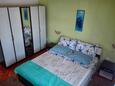 Ložnice Povljana, Ložnice v ubytování typu apartment, domácí mazlíčci povoleni a WiFi.