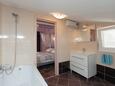 Salle de bain 3 Supetarska Draga - Gonar, Salle de bain 3 dans l’hébergement en type house, animaux acceptés et WiFi.