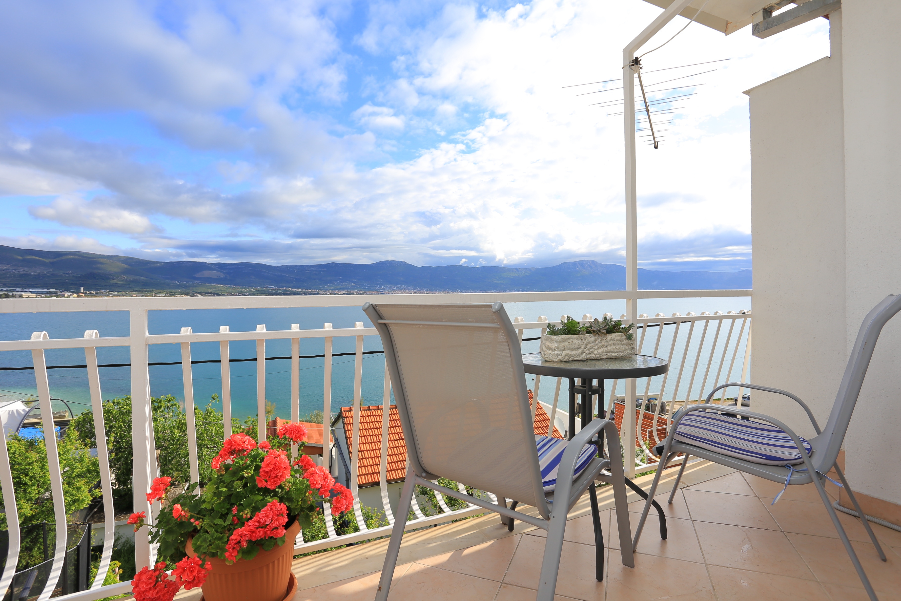 Two bedroom apartment with balcony and sea view Arbanija, Čiovo  A-a