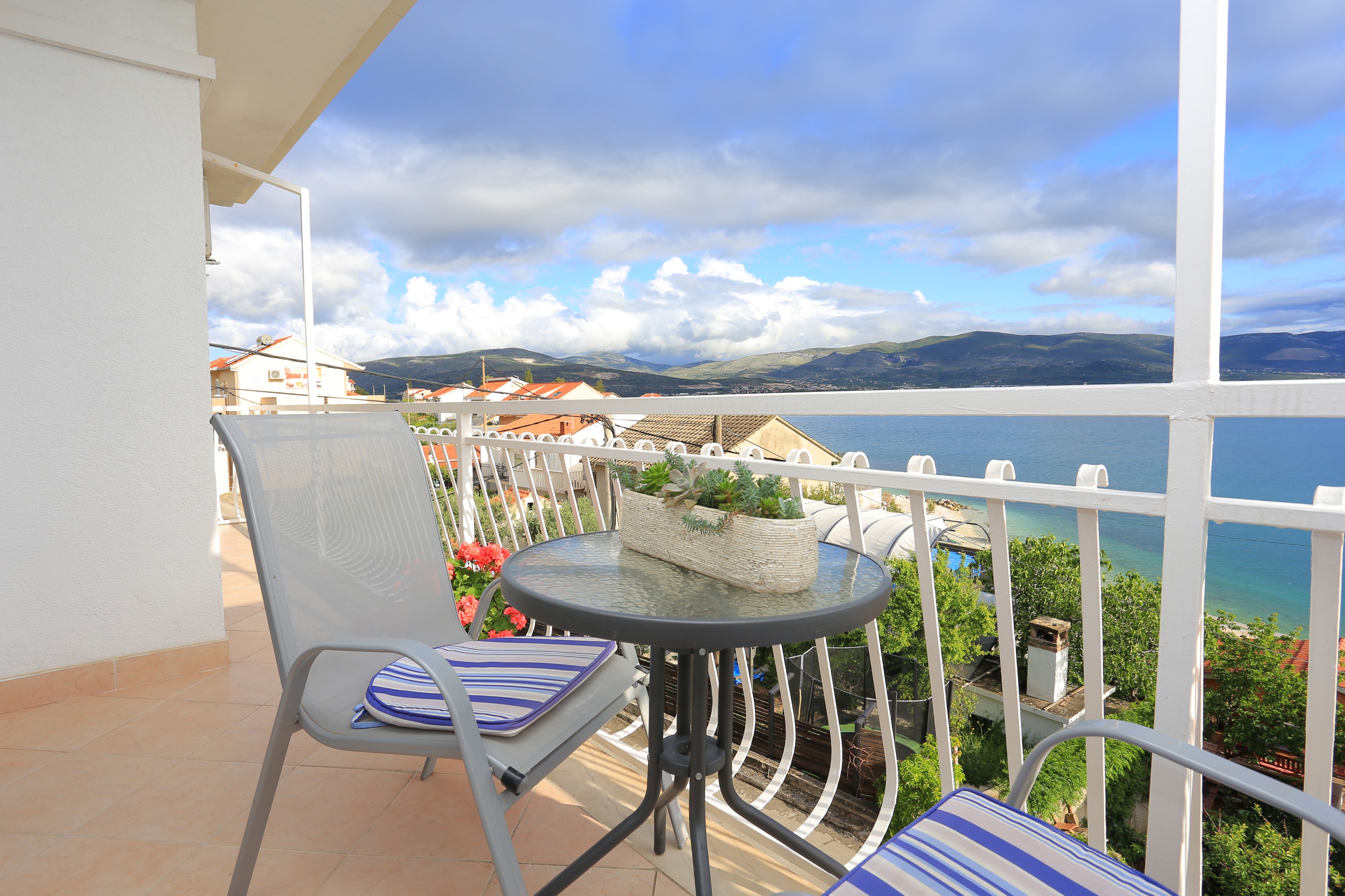 Two bedroom apartment with balcony and sea view Arbanija, Čiovo  A-a
