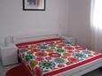 Supetarska Draga - Donja, Bedroom in the apartment, (pet friendly) and WiFi.