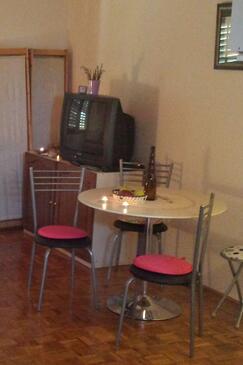Jídelna Ugljan, Jídelna v ubytování typu studio-apartment, WiFi.