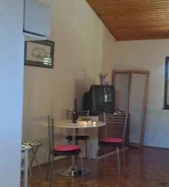 Jídelna Ugljan, Jídelna v ubytování typu studio-apartment, WiFi.