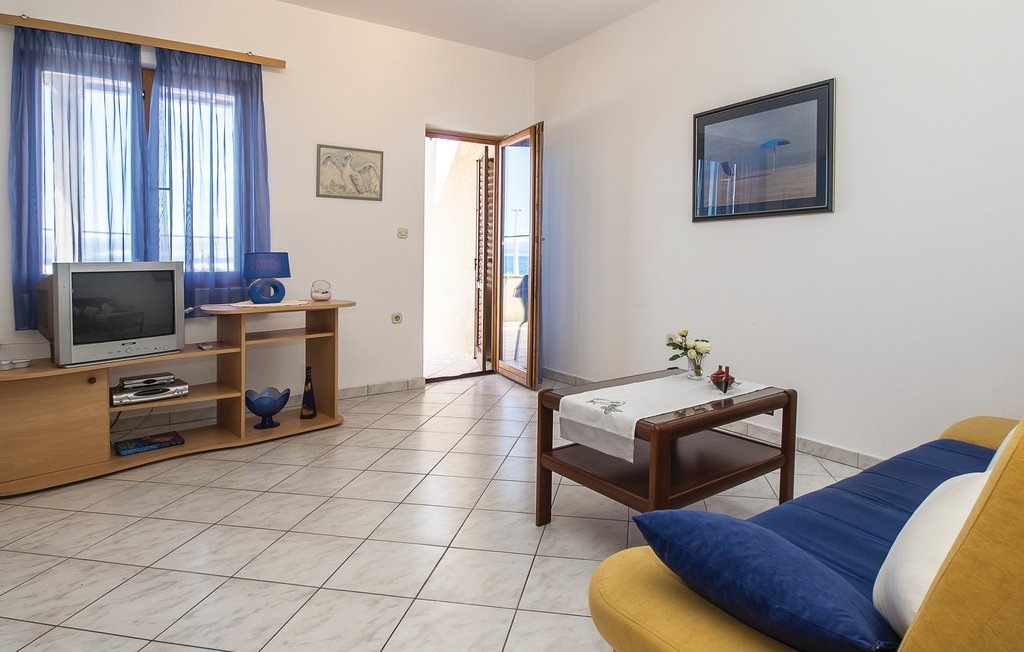 Two bedroom apartment near beach Sutivan, Brač (A-15617-a)