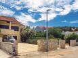 Parking lot Sutivan, Brač, Parking lot 15617 - Apartments near sea with pebble beach.
