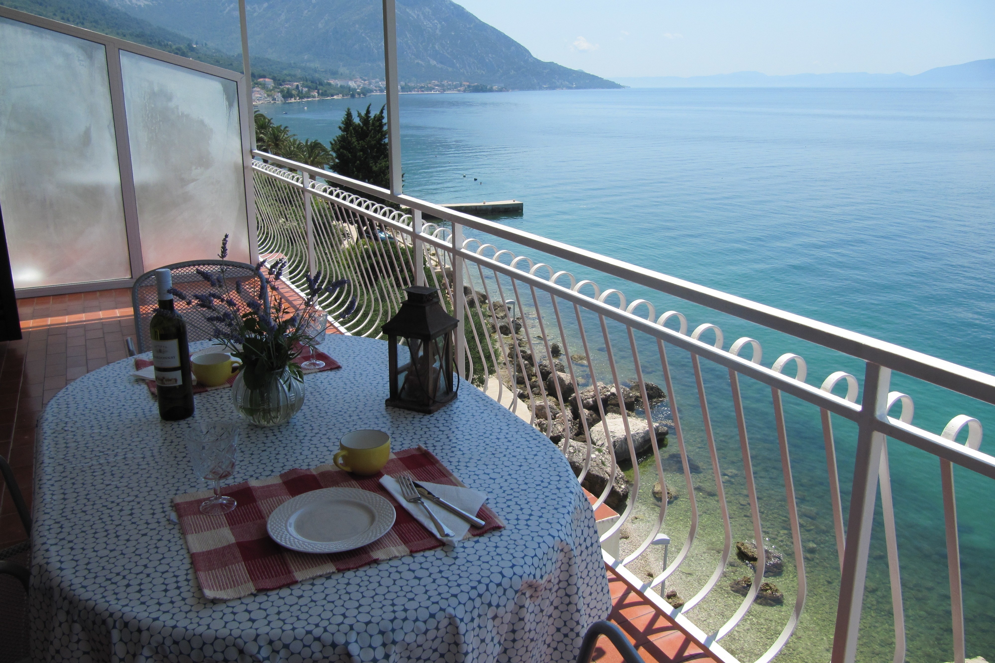 One bedroom apartment near beach Brist, Makarska (A-15620-a)