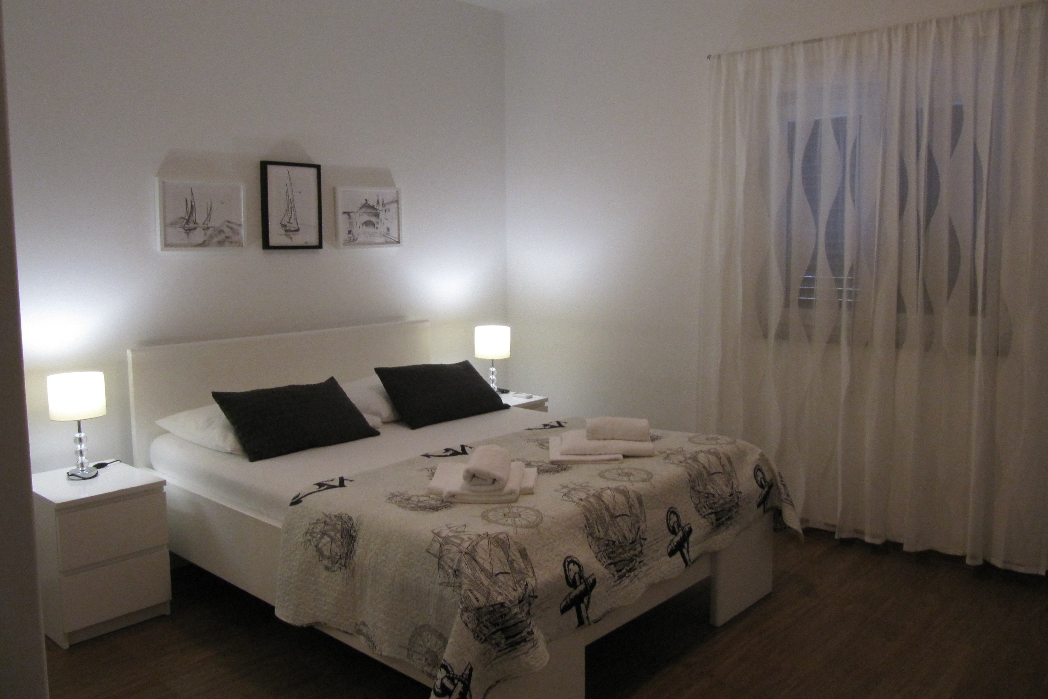 Room near beach Brist, Makarska (S-15620-b) Room near beach Brist, Makarska (S-15620-b)