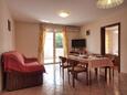 Srima - Vodice, Comedor in the apartment, air condition available y WiFi.