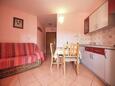 Srima - Vodice, Eetkamer in the apartment, air condition available en WiFi.