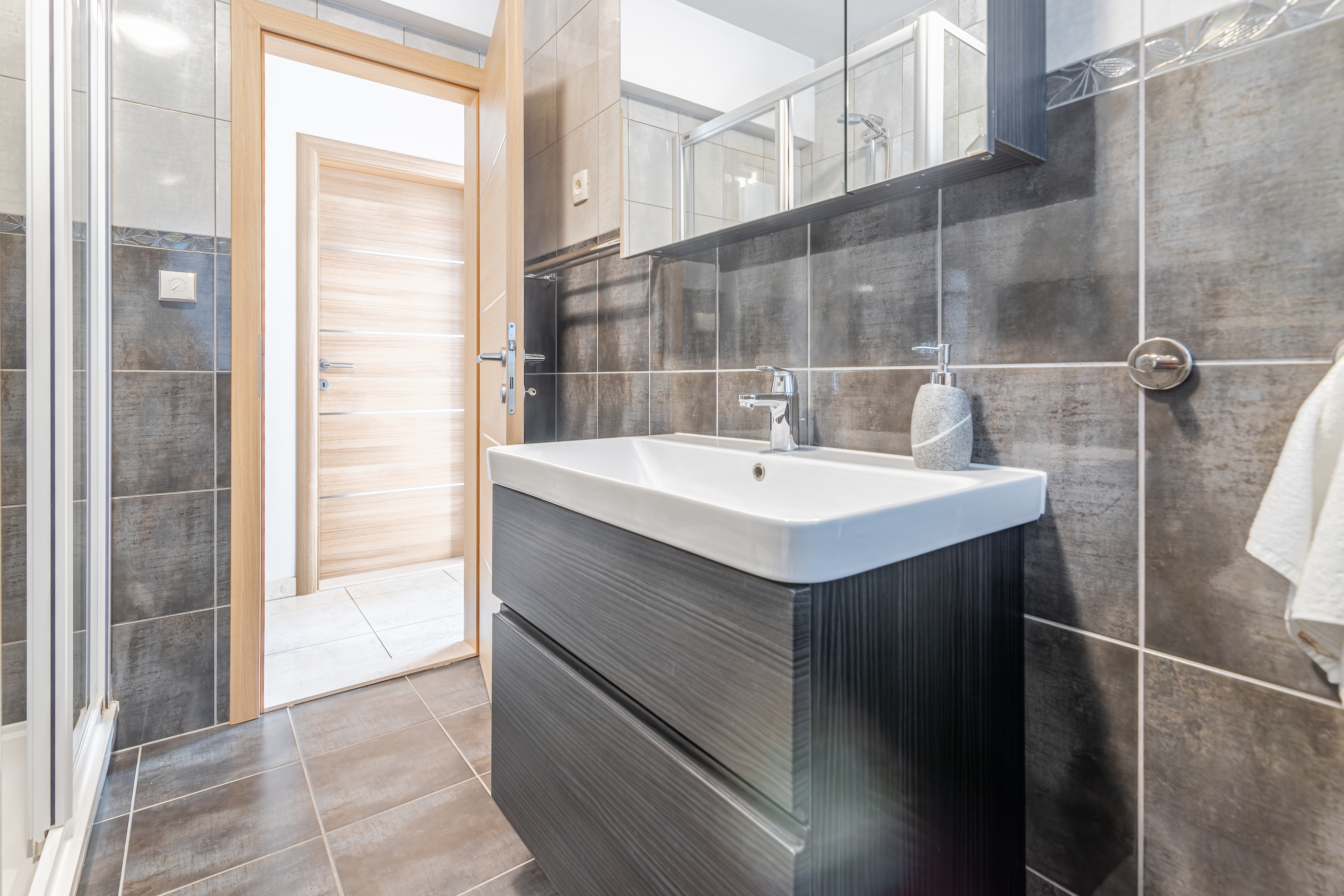 Three bedroom apartment with balcony and sea view Sutivan, Brač  A-a