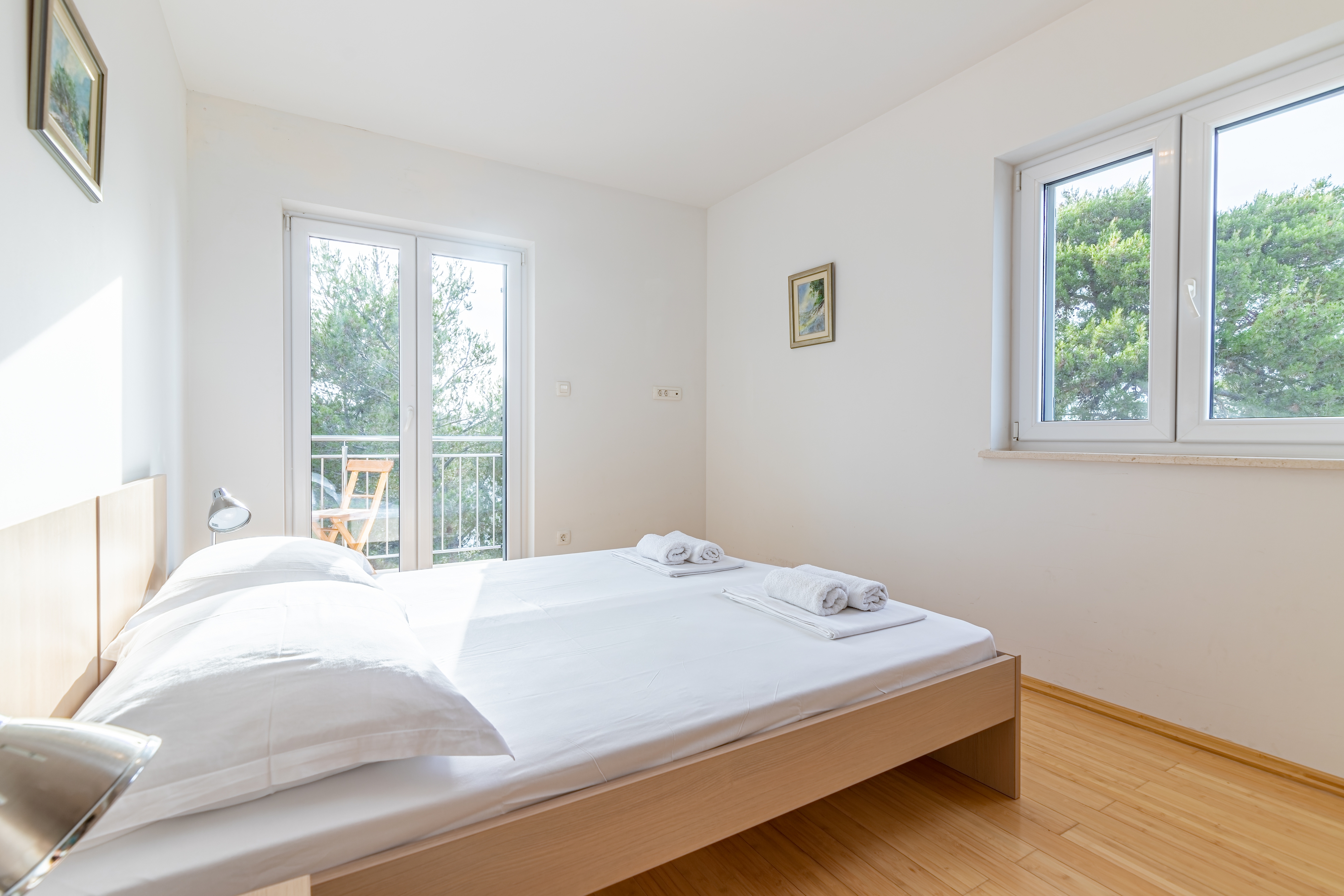 Three bedroom apartment with balcony and sea view Sutivan, Brač  A-a