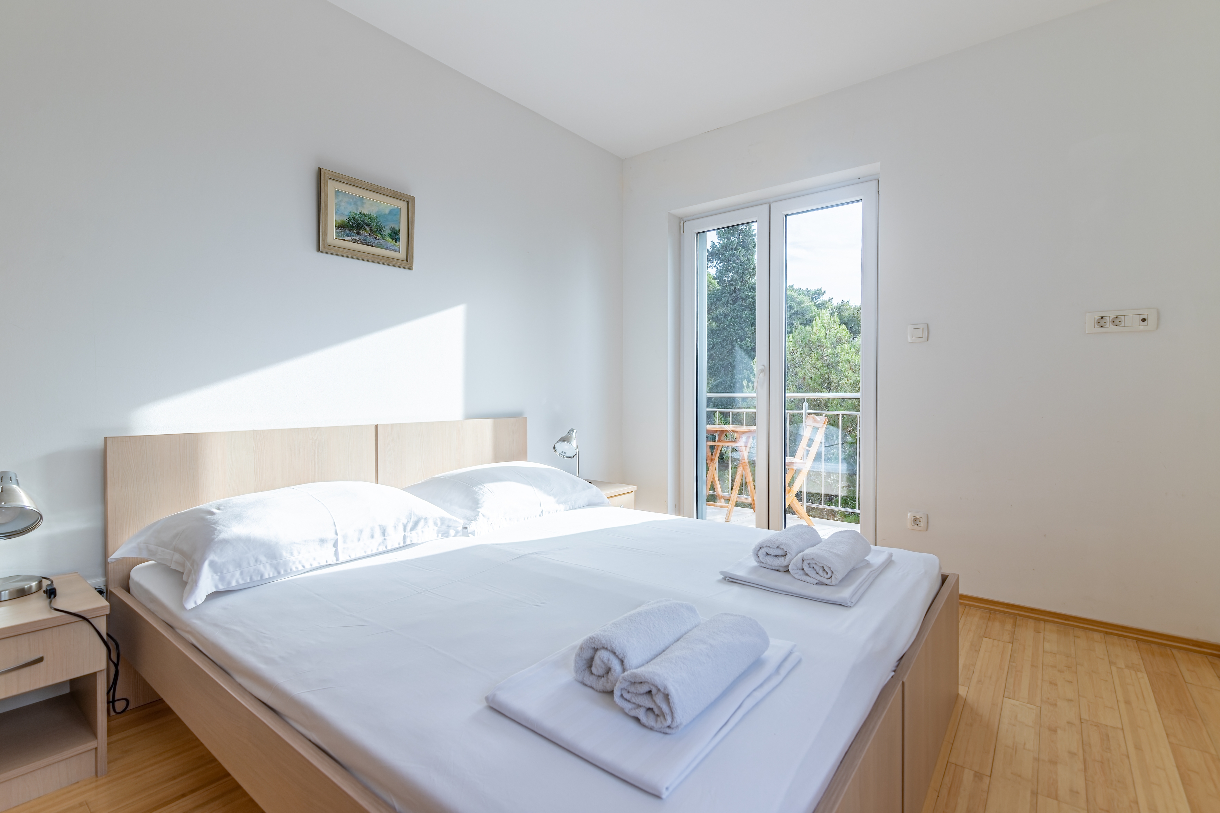 Three bedroom apartment with balcony and sea view Sutivan, Brač  A-a