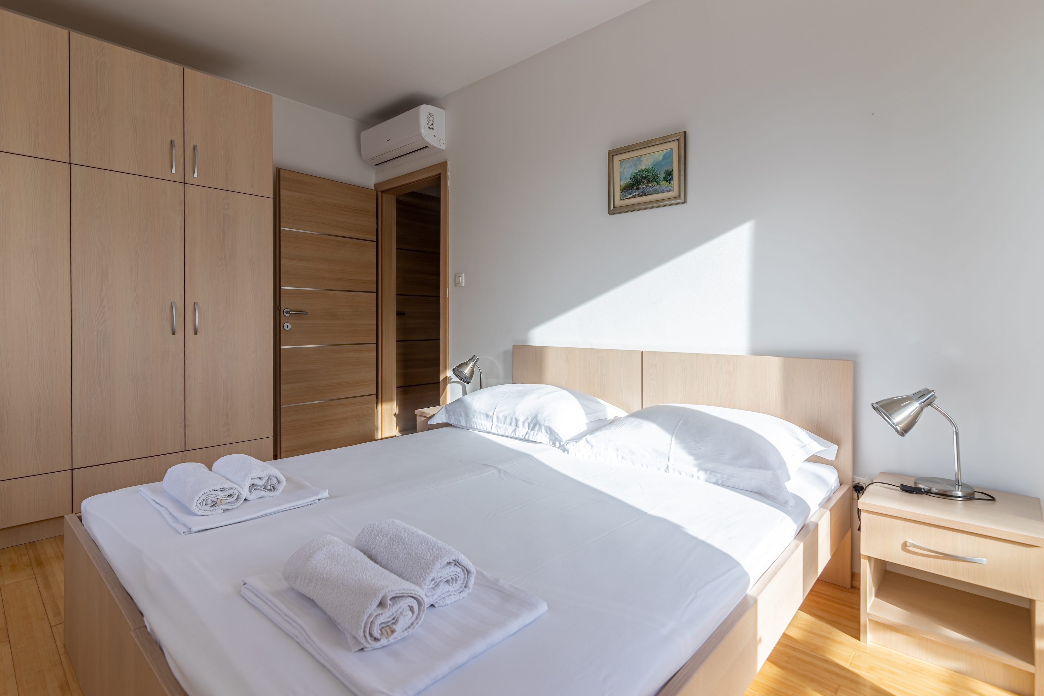 Three bedroom apartment with balcony and sea view Sutivan, Brač  A-a