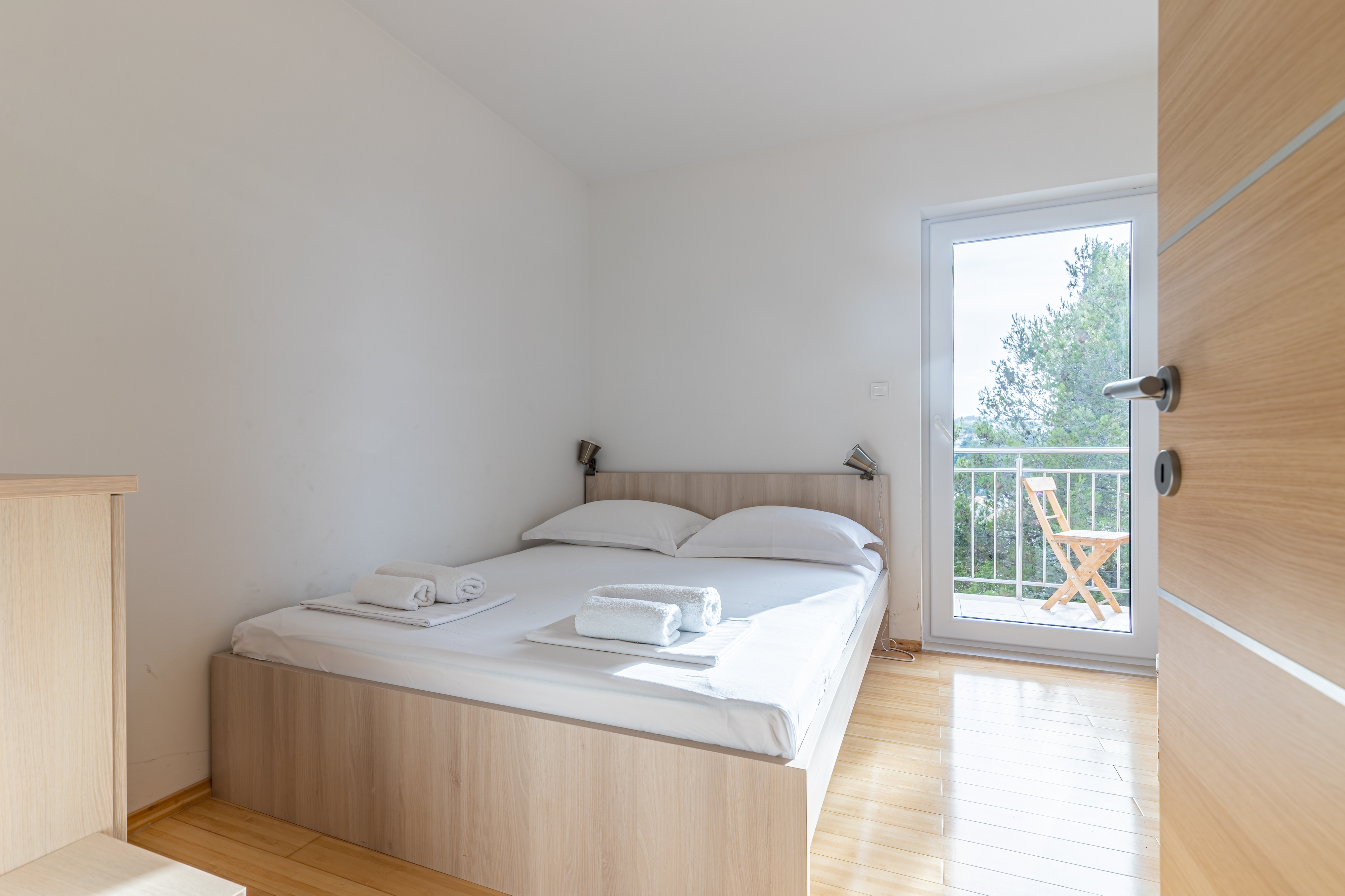 Three bedroom apartment with balcony and sea view Sutivan, Brač  A-a