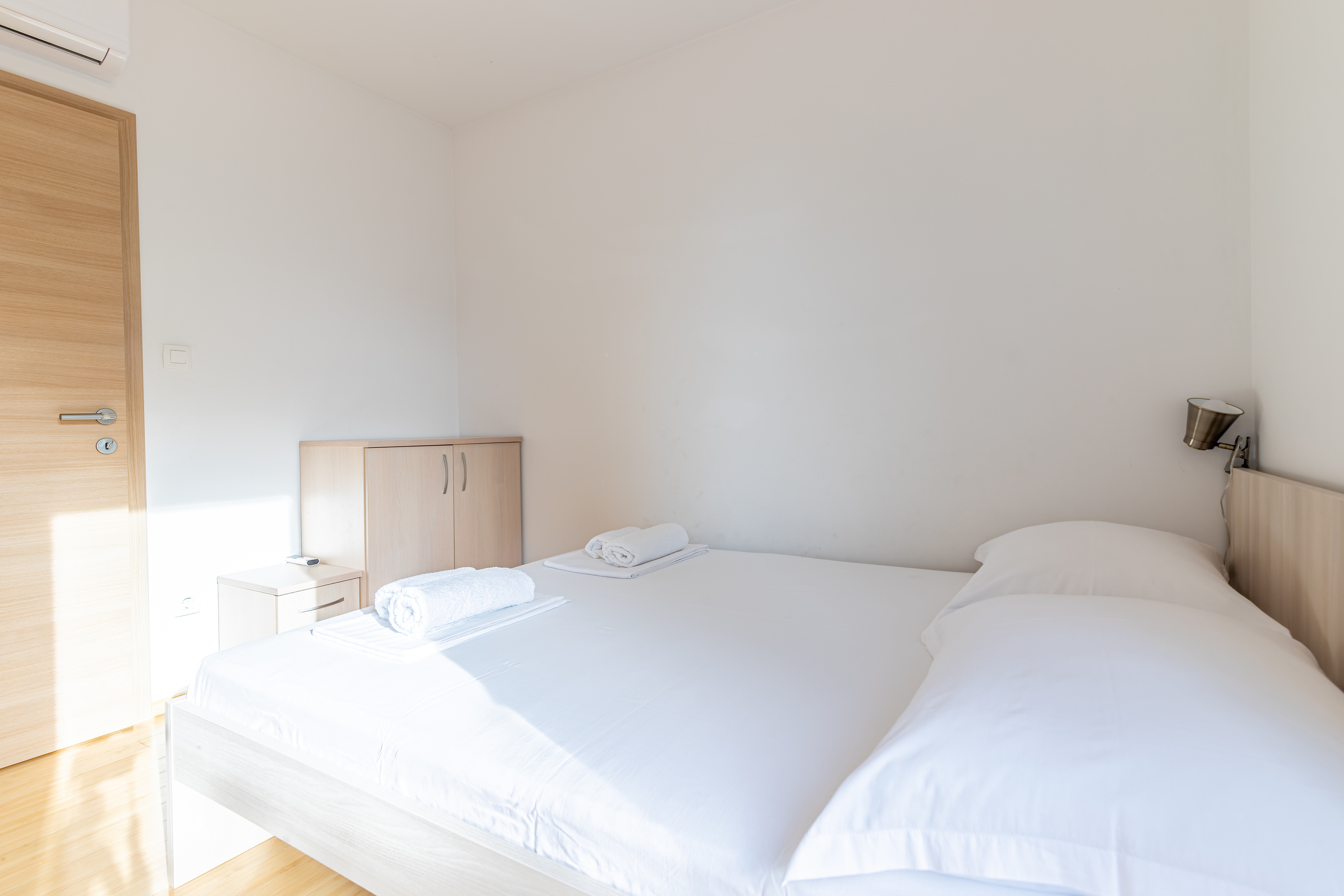 Three bedroom apartment with balcony and sea view Sutivan, Brač  A-a