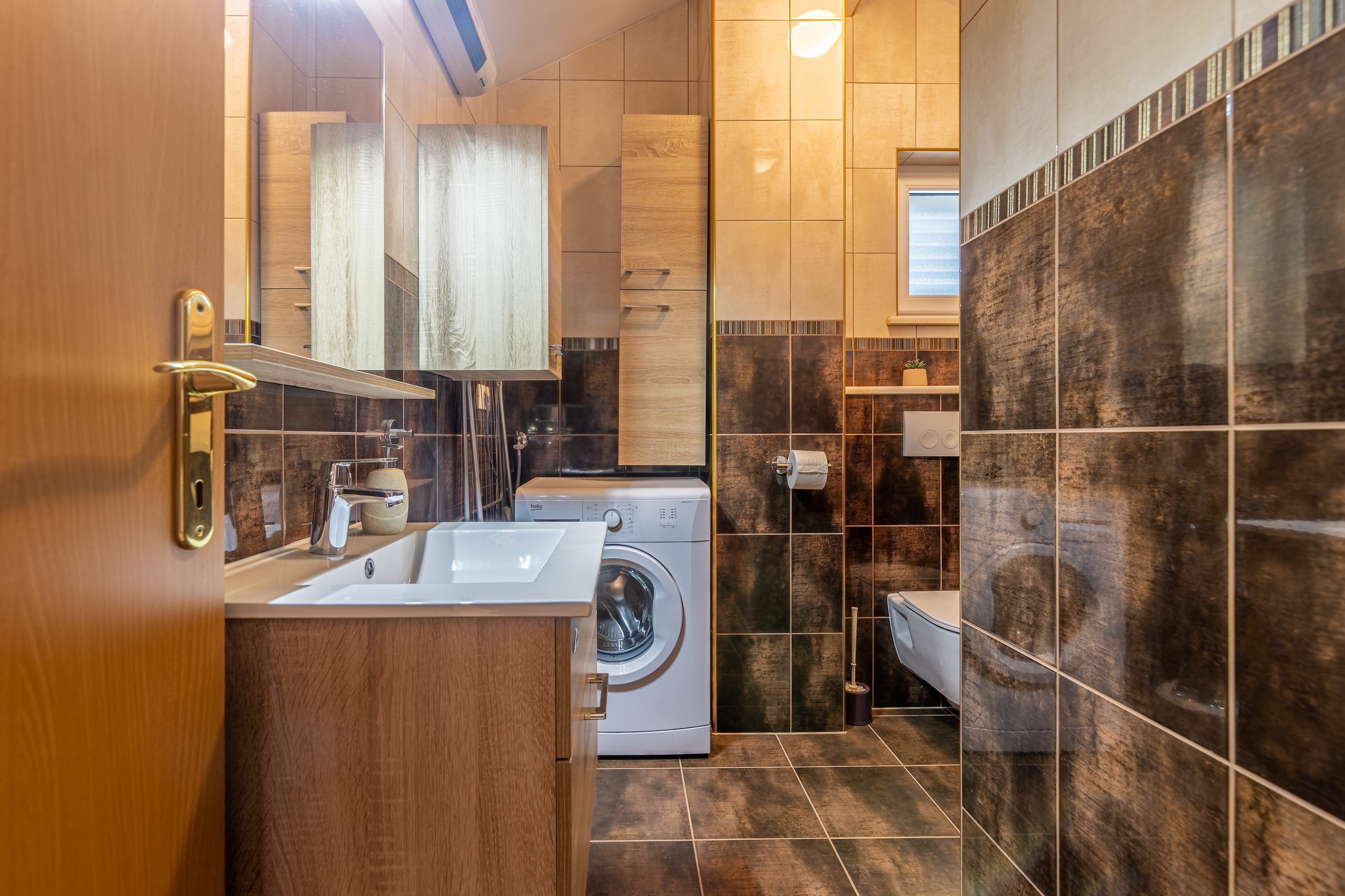 Two bedroom apartment with air-conditioning Sutivan, Brač  A-b