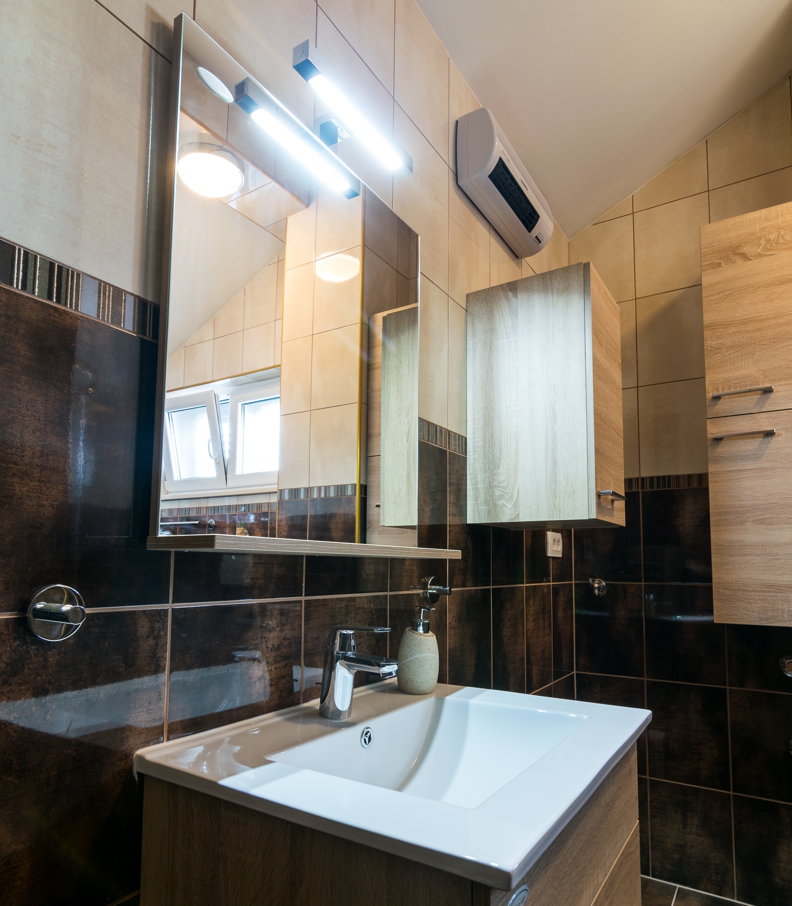 Two bedroom apartment with air-conditioning Sutivan, Brač  A-b