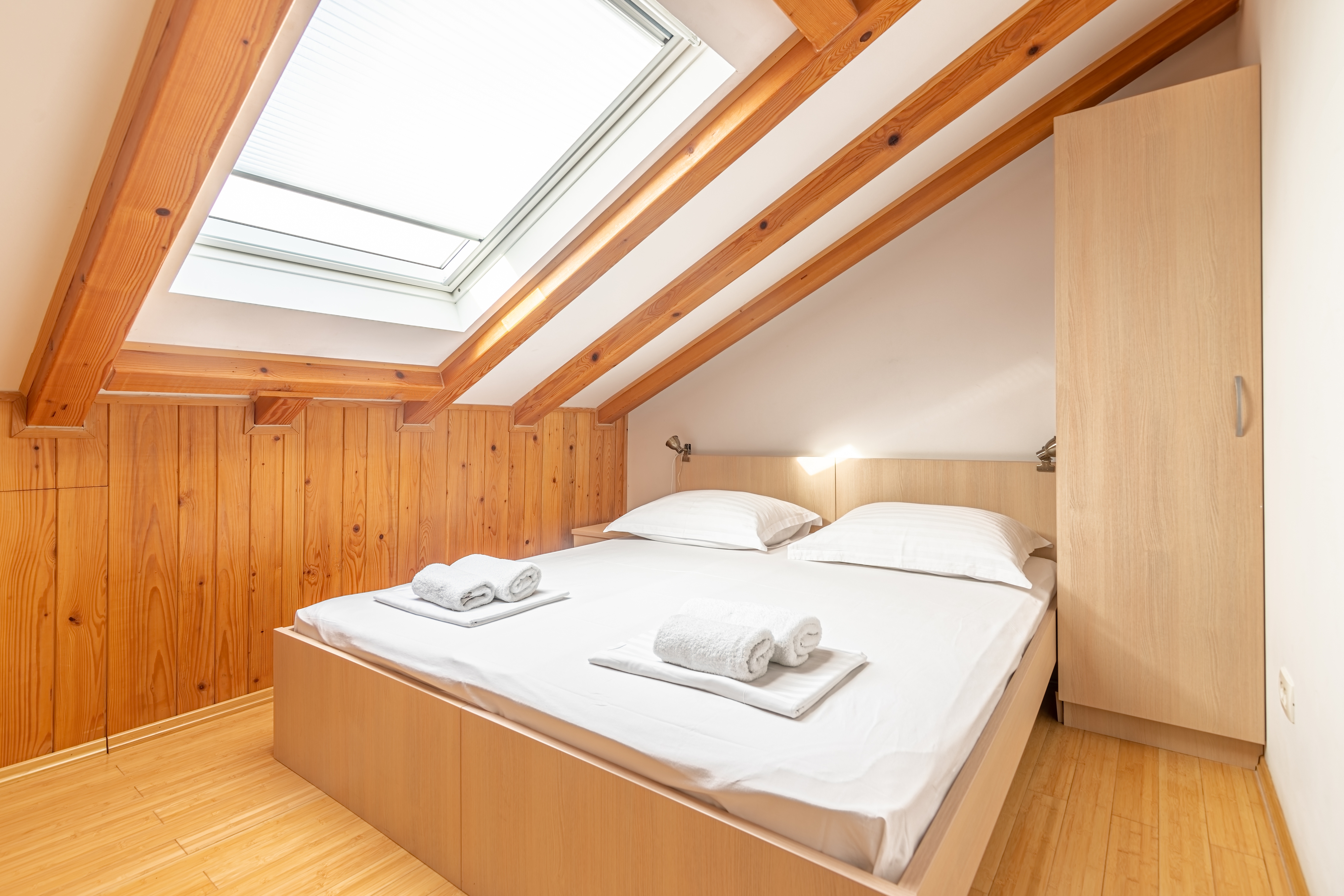 Two bedroom apartment with air-conditioning Sutivan, Brač  A-b
