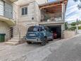 Parking lot Sutivan, Brač, Parking lot 15665 - Apartments with pebble beach.