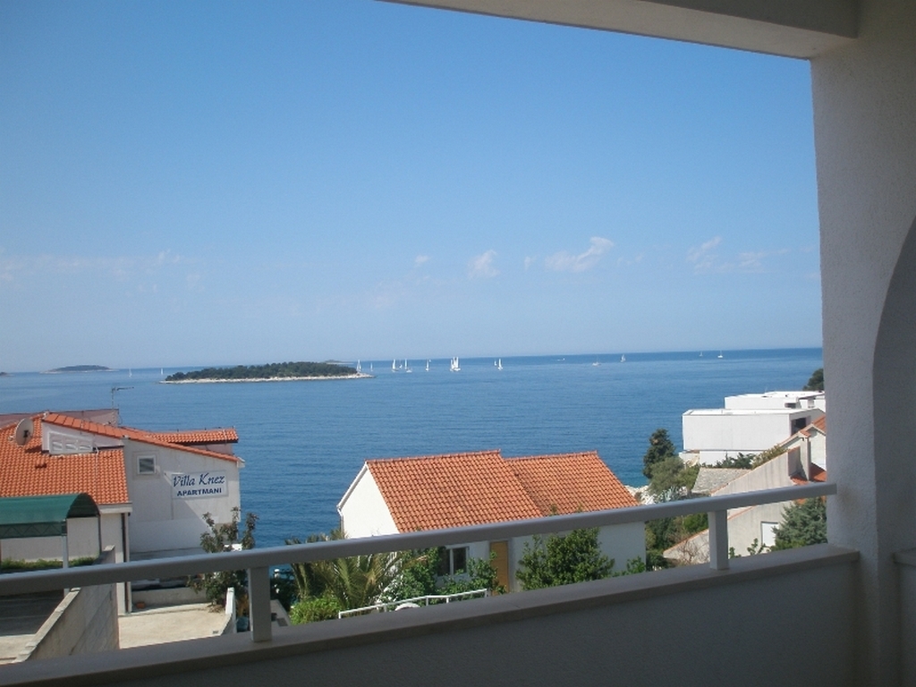 One bedroom apartment with terrace and sea view Primošten (A-15704-a) One bedroom apartment with terrace and sea view Primošten (A-15704-a)