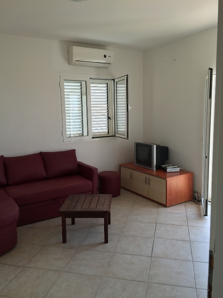 One bedroom apartment with terrace and sea view Primošten (A-15704-d)