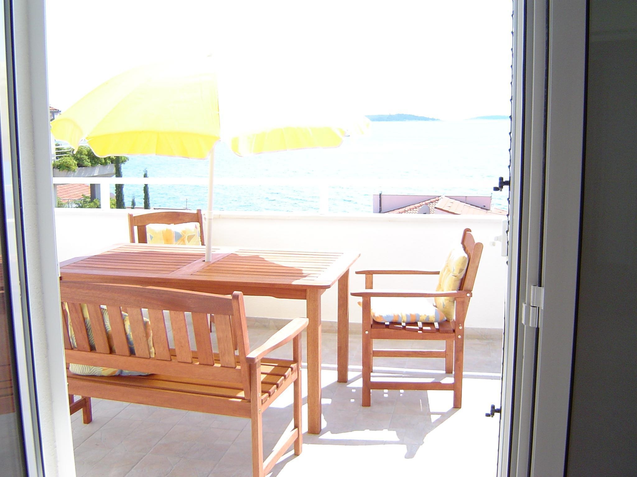 One bedroom apartment with terrace and sea view Primošten (A-15704-d)