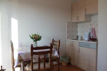 Brodarica, Comedor in the studio-apartment, WiFi.