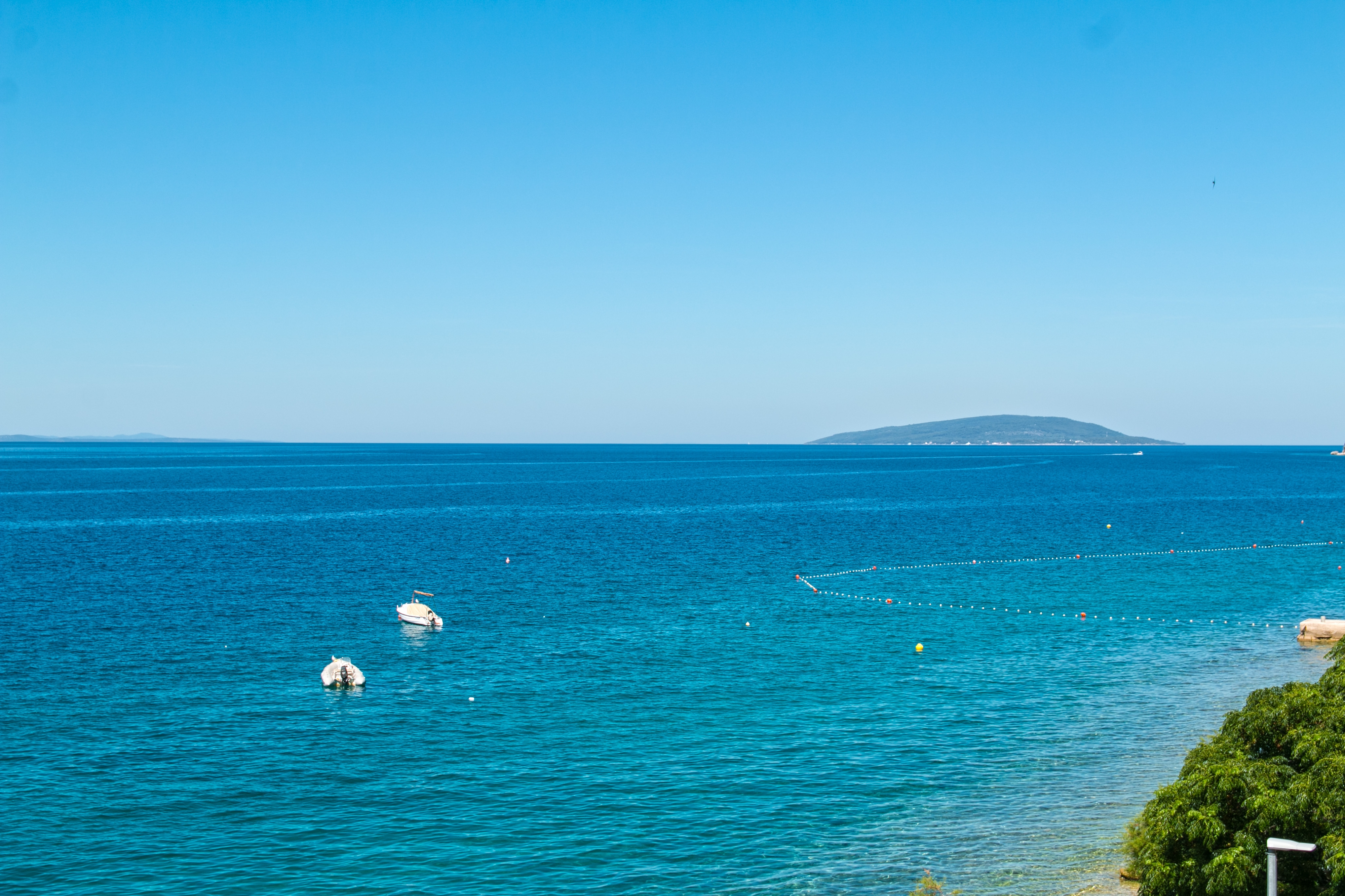 One bedroom apartment near beach Brist, Makarska  A-c