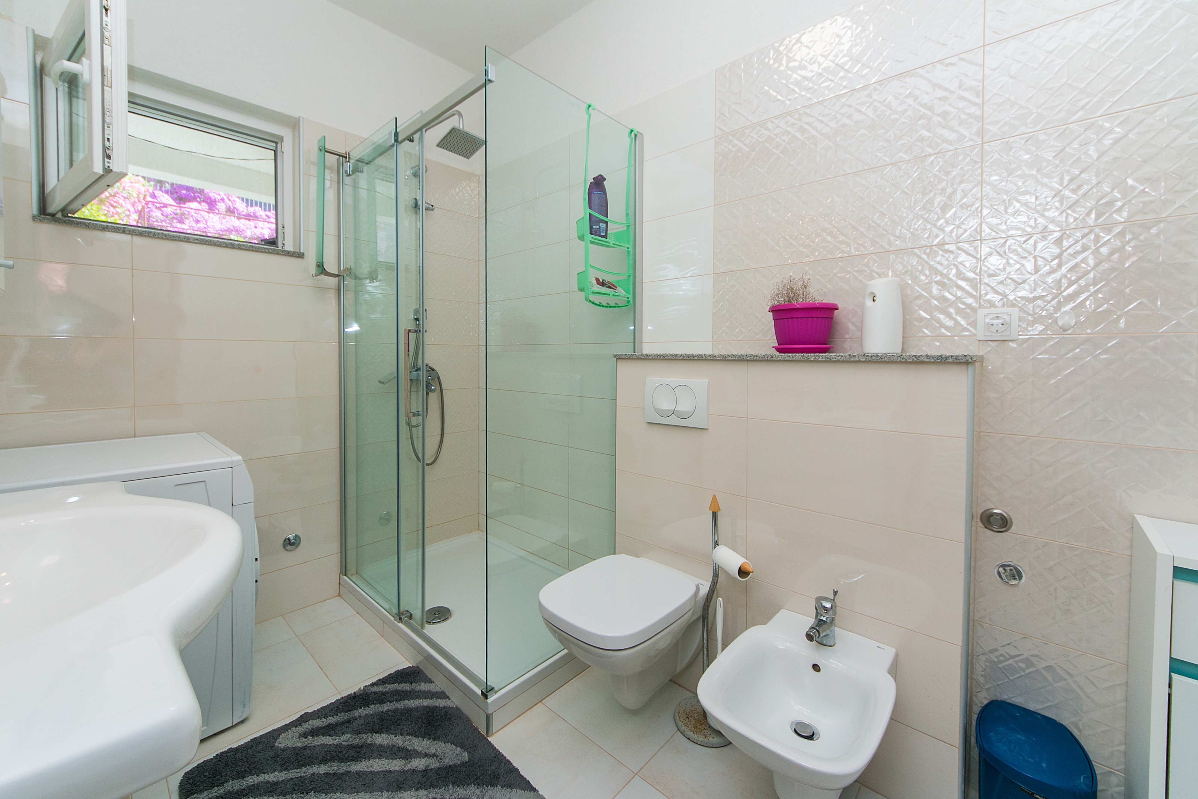 One bedroom apartment near beach Brist, Makarska  A-c