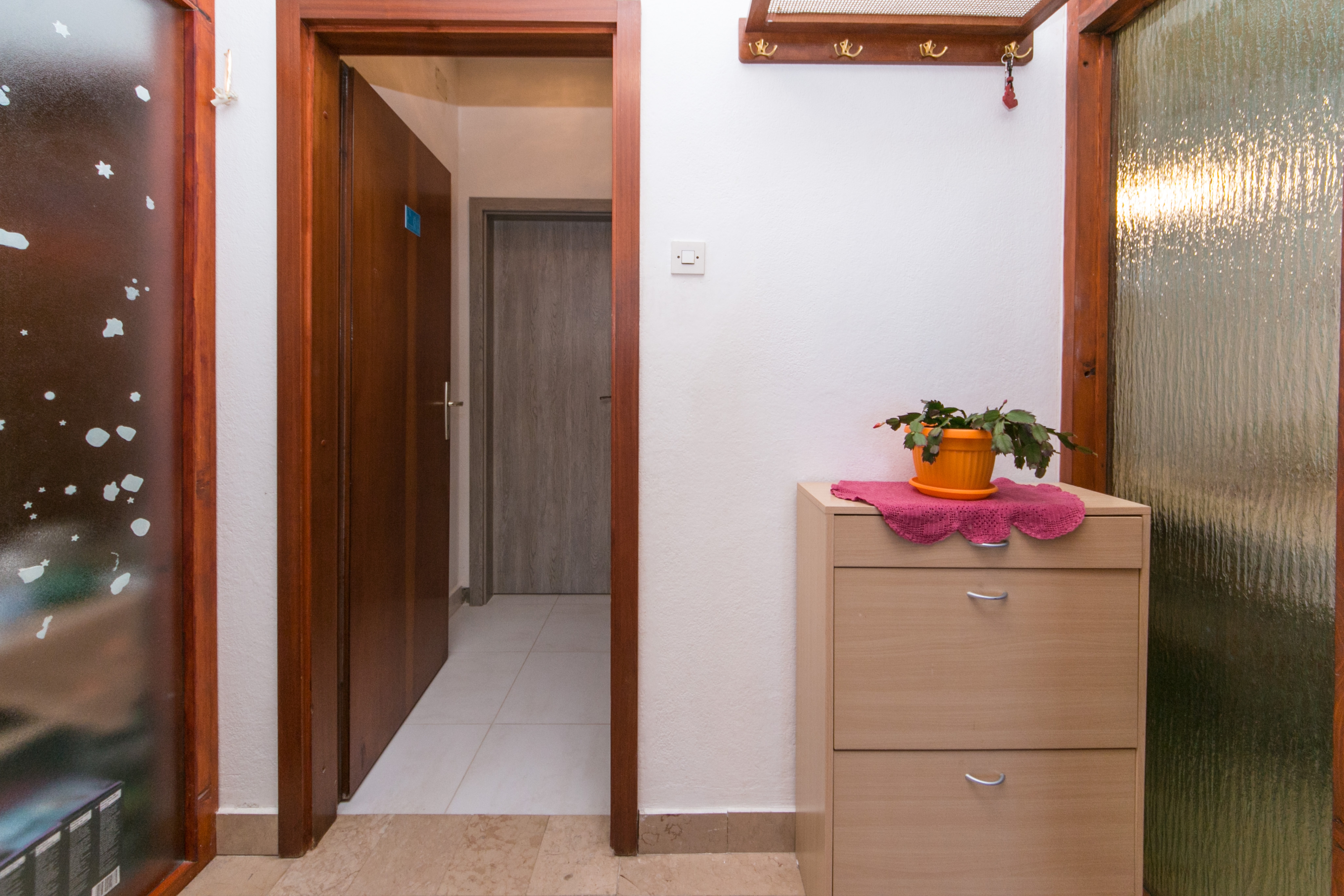 One bedroom apartment near beach Brist, Makarska  A-c