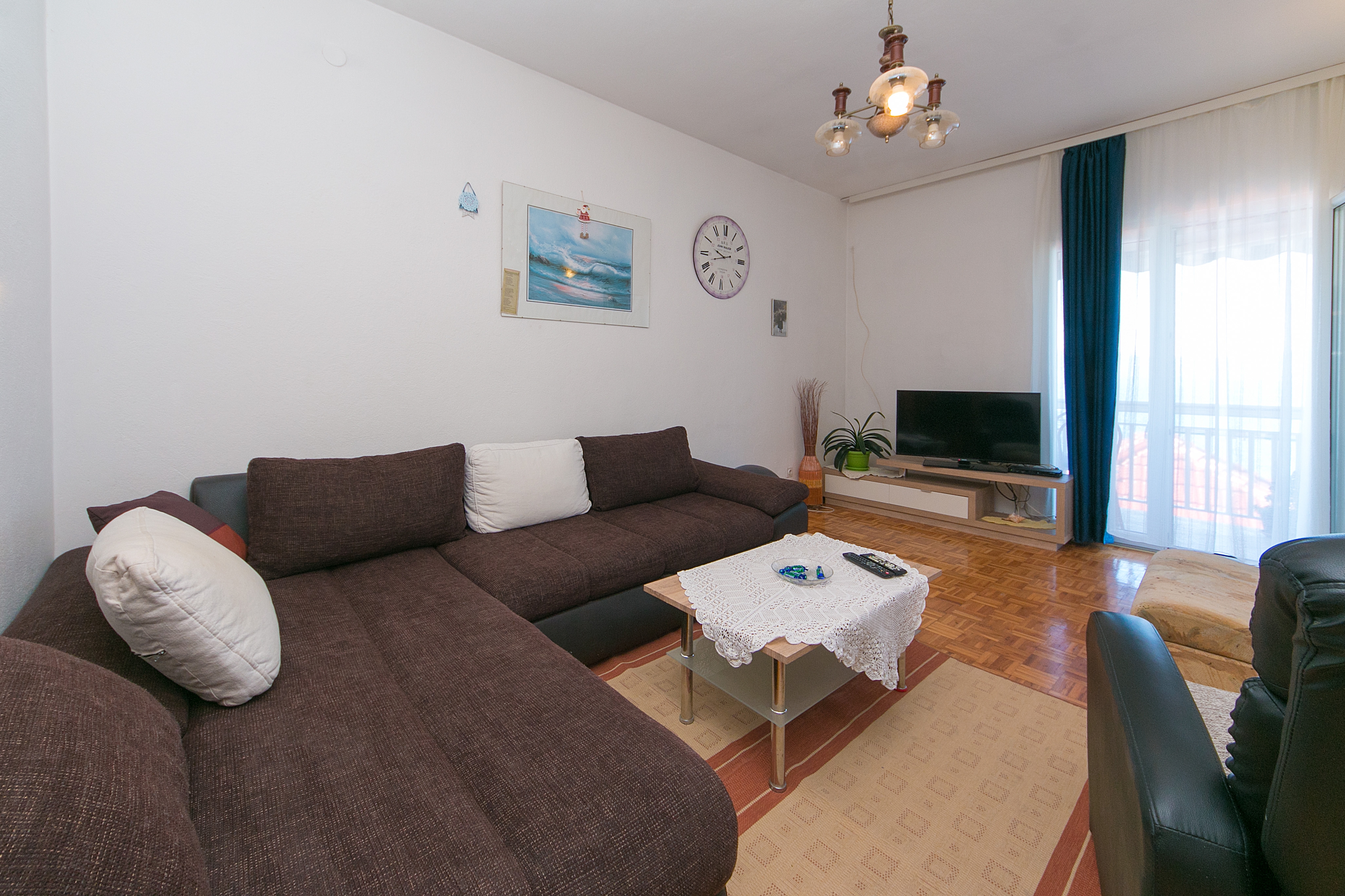 One bedroom apartment near beach Brist, Makarska (A-15714-c)
