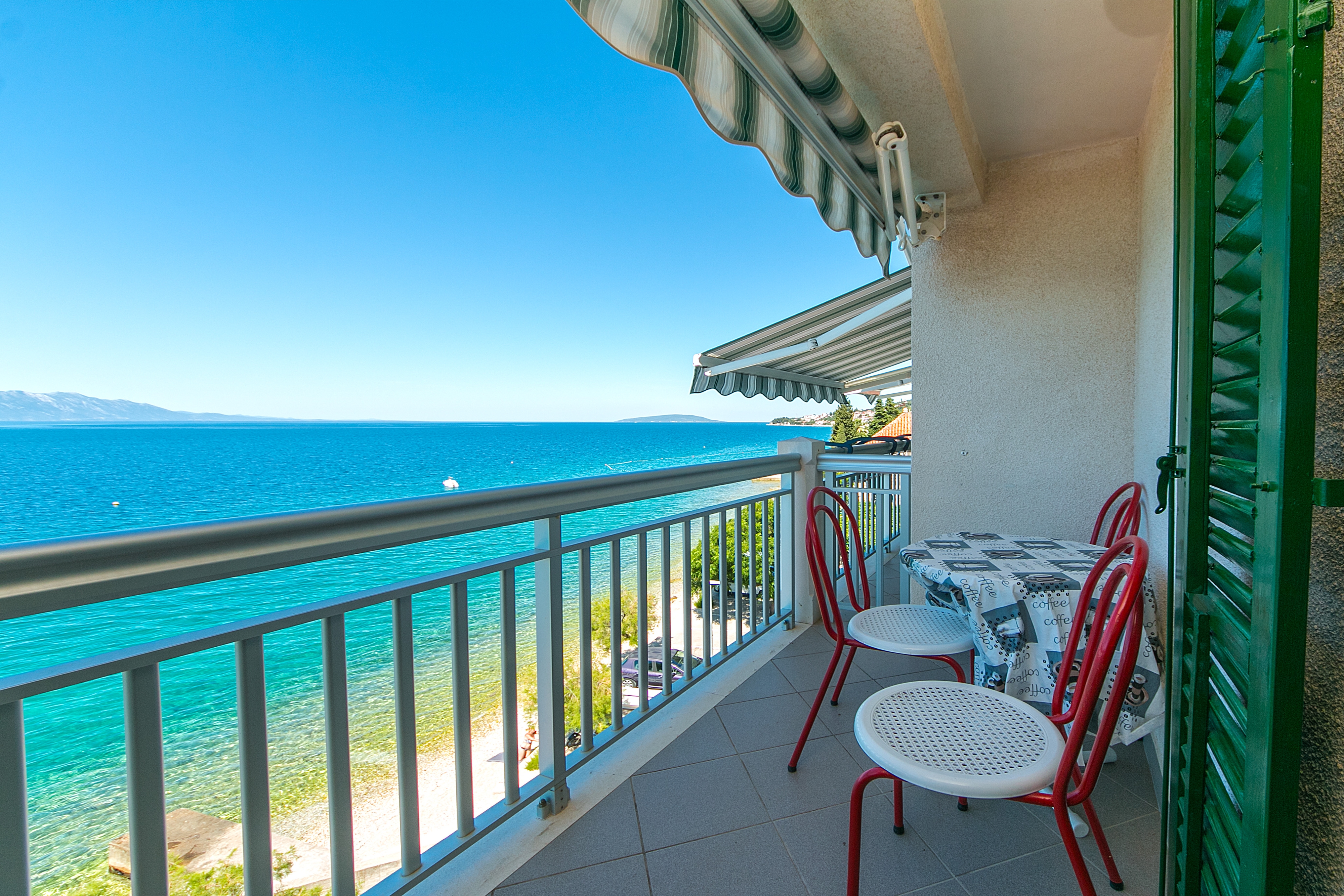 One bedroom apartment near beach Brist, Makarska  A-e