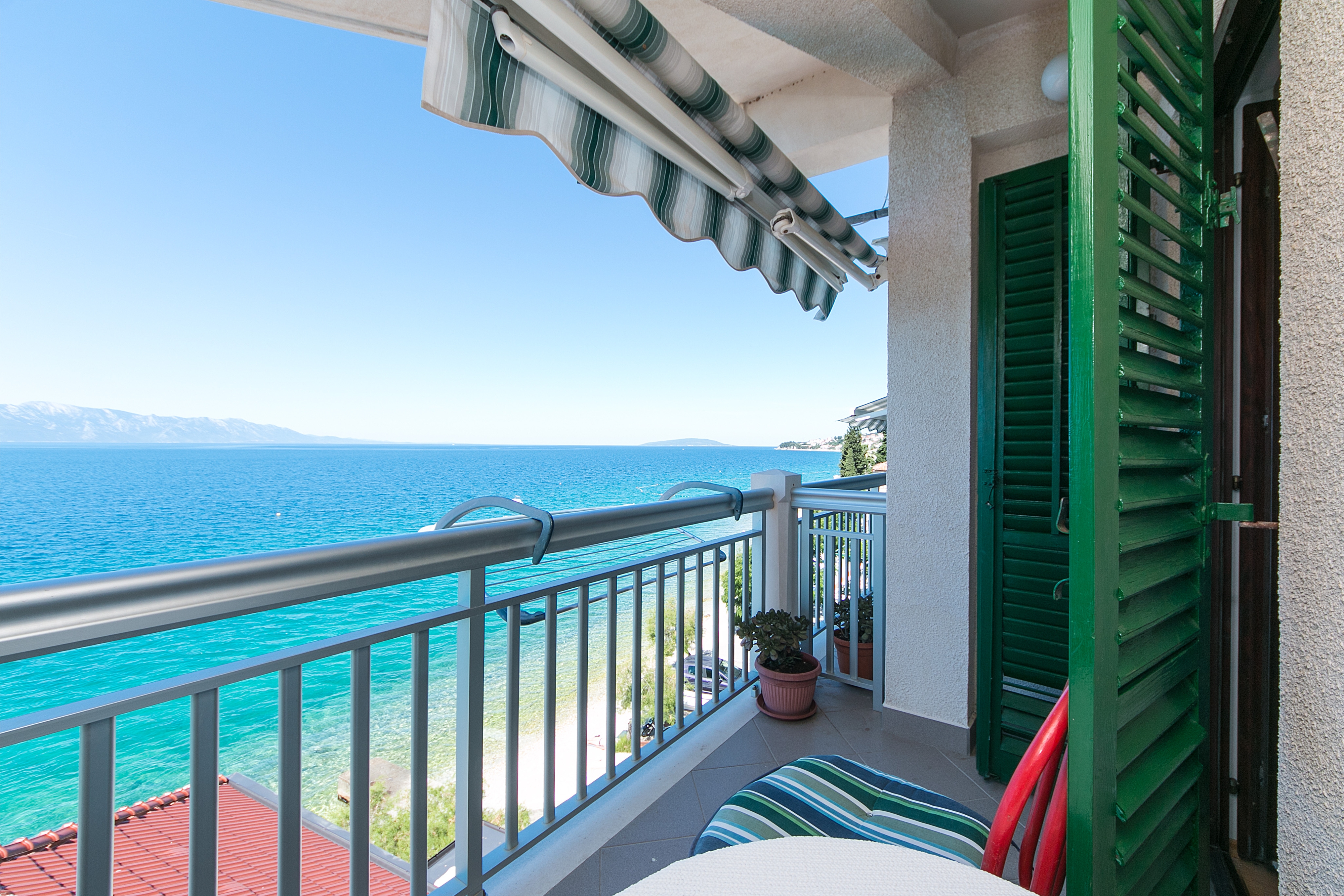 One bedroom apartment near beach Brist, Makarska  A-e