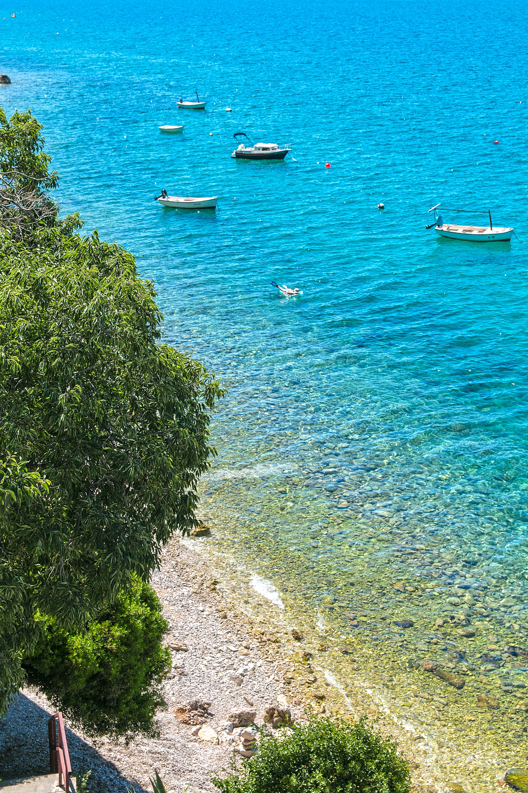 One bedroom apartment near beach Brist, Makarska  A-e