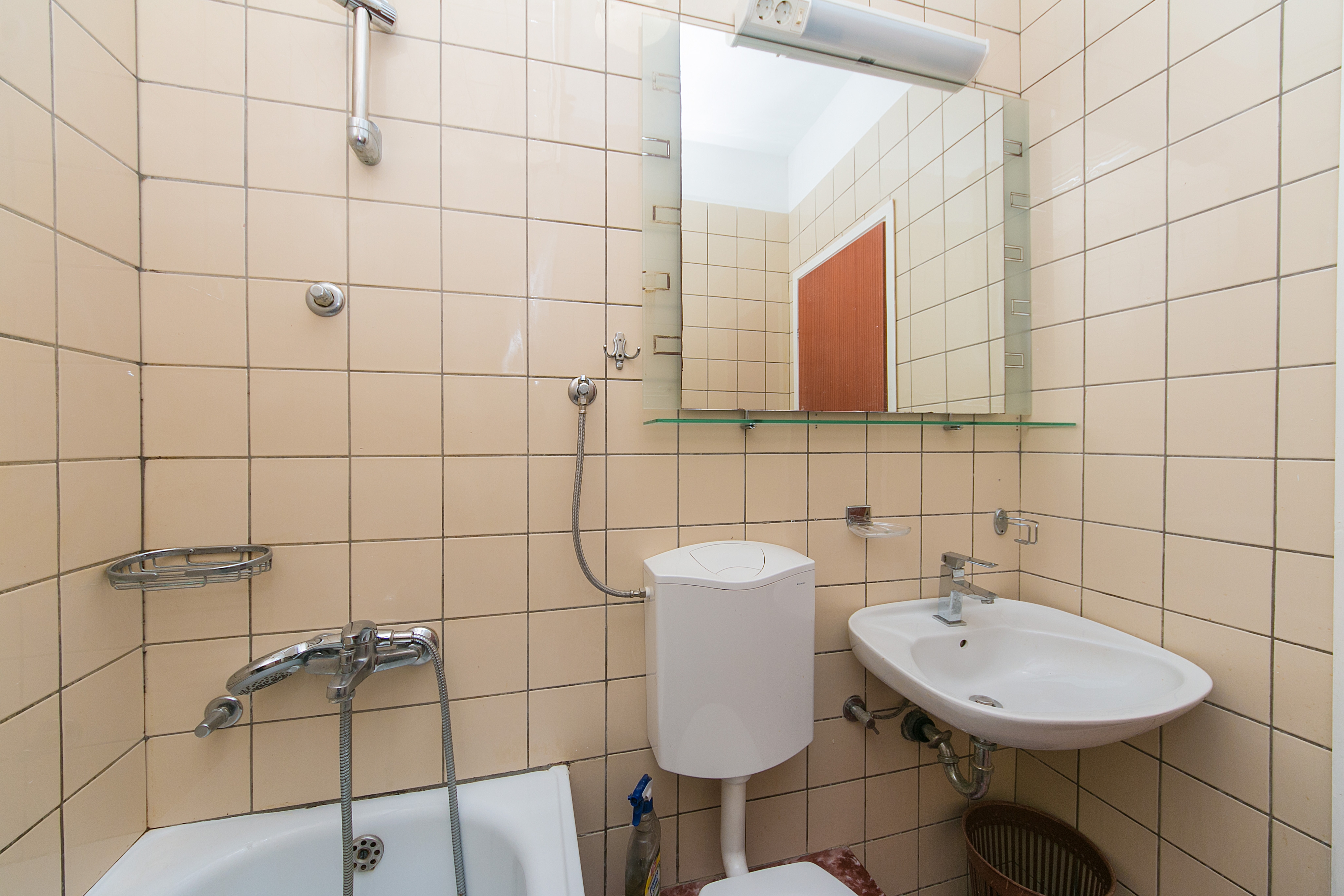 One bedroom apartment near beach Brist, Makarska  A-e