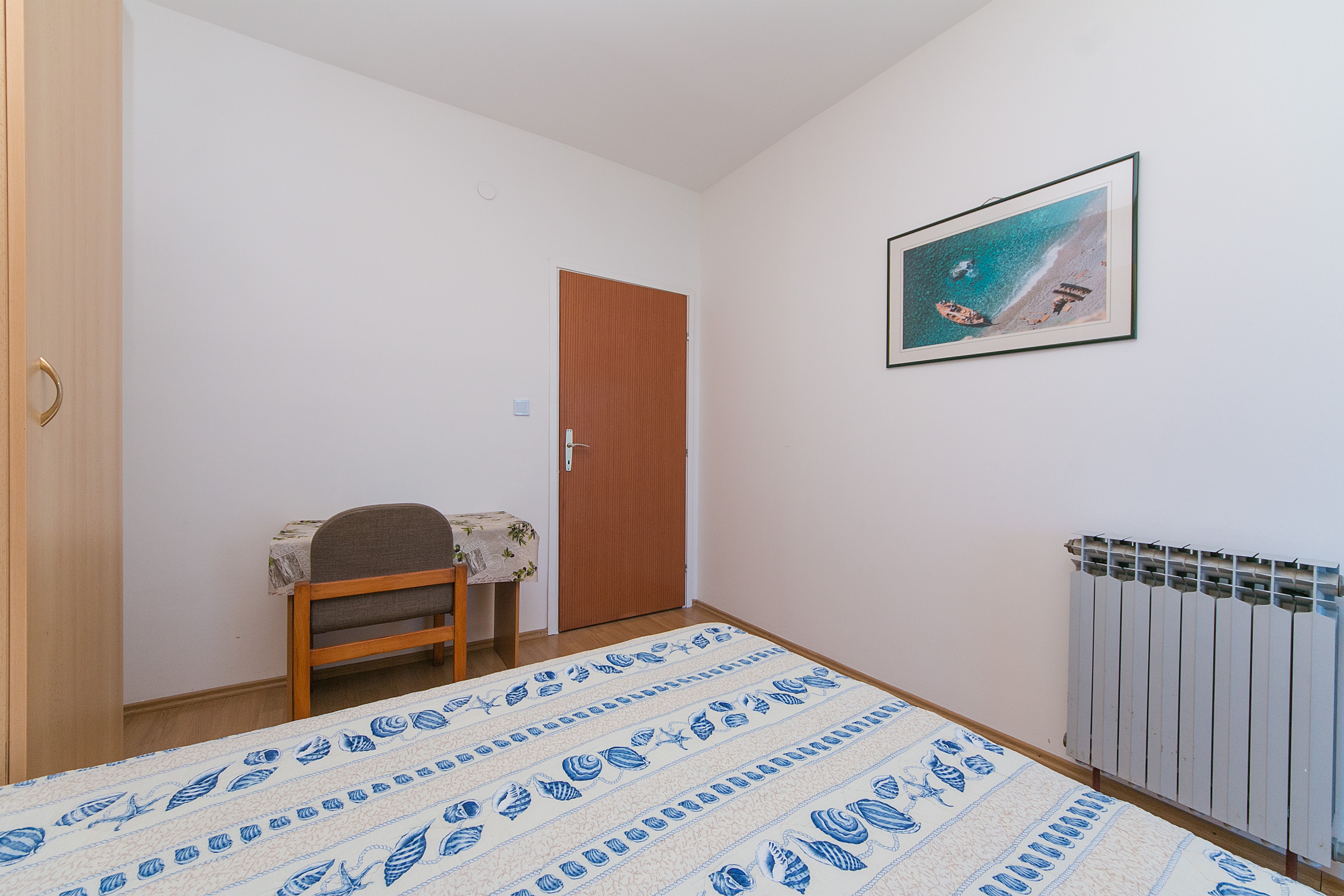 One bedroom apartment near beach Brist, Makarska  A-e