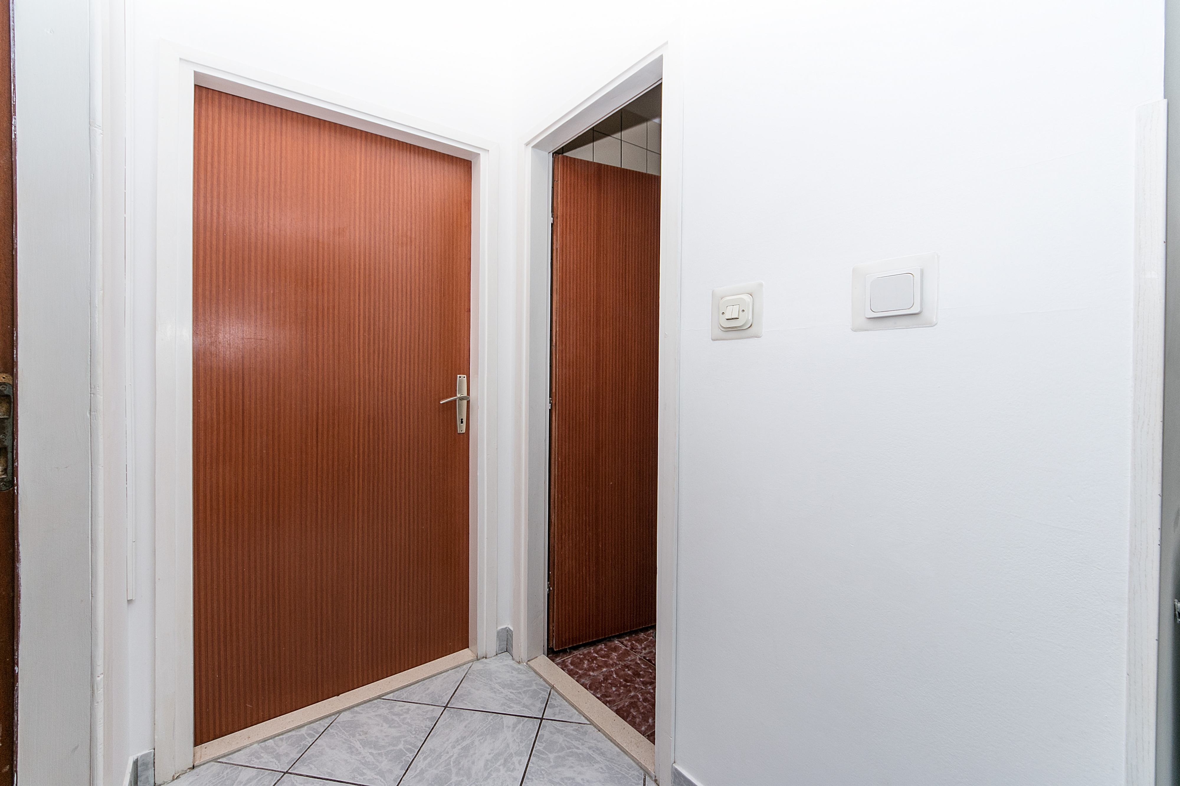 One bedroom apartment near beach Brist, Makarska  A-e