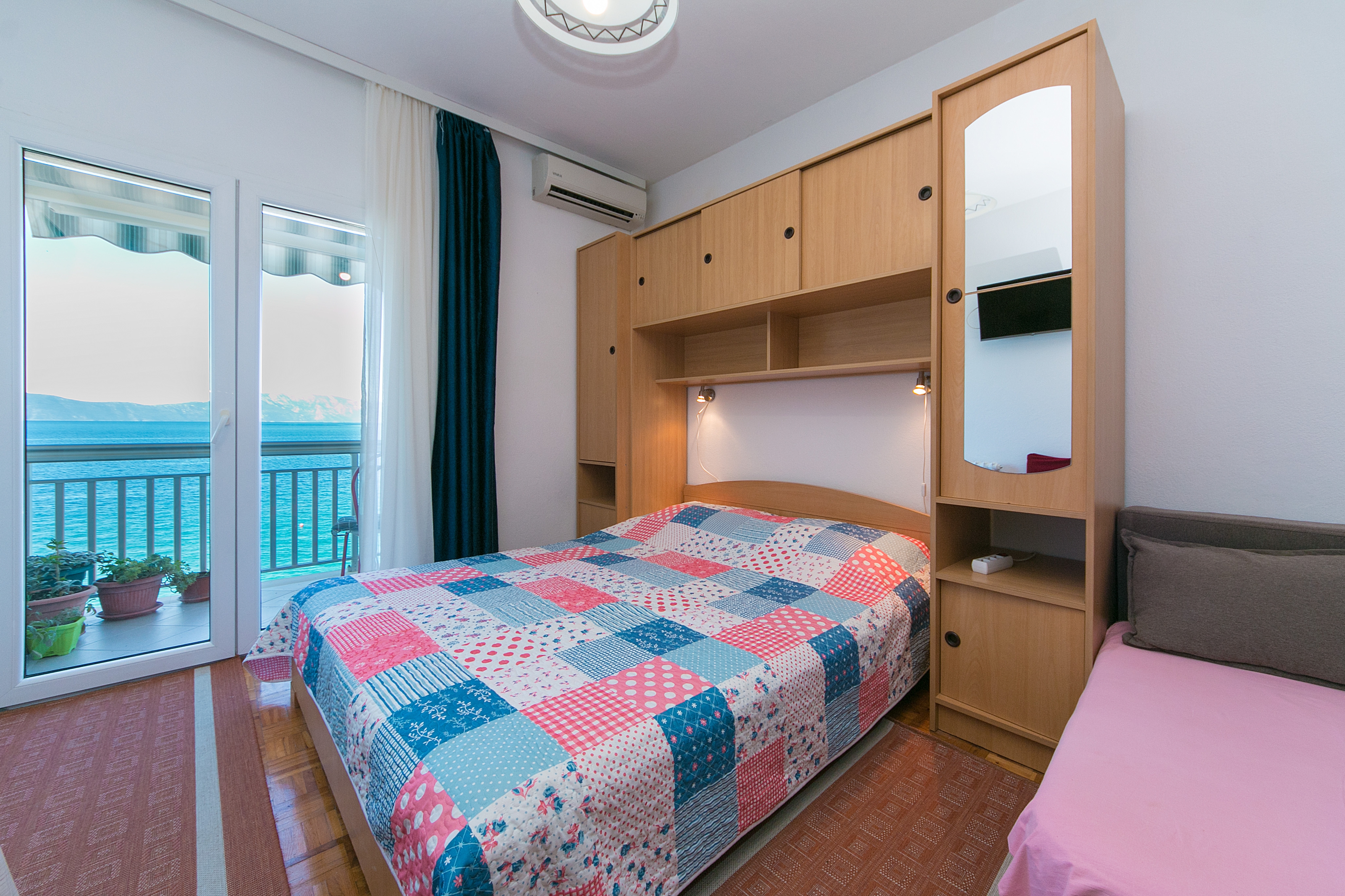 Studio flat near beach Brist, Makarska (AS-15714-a) Studio flat near beach Brist, Makarska (AS-15714-a)