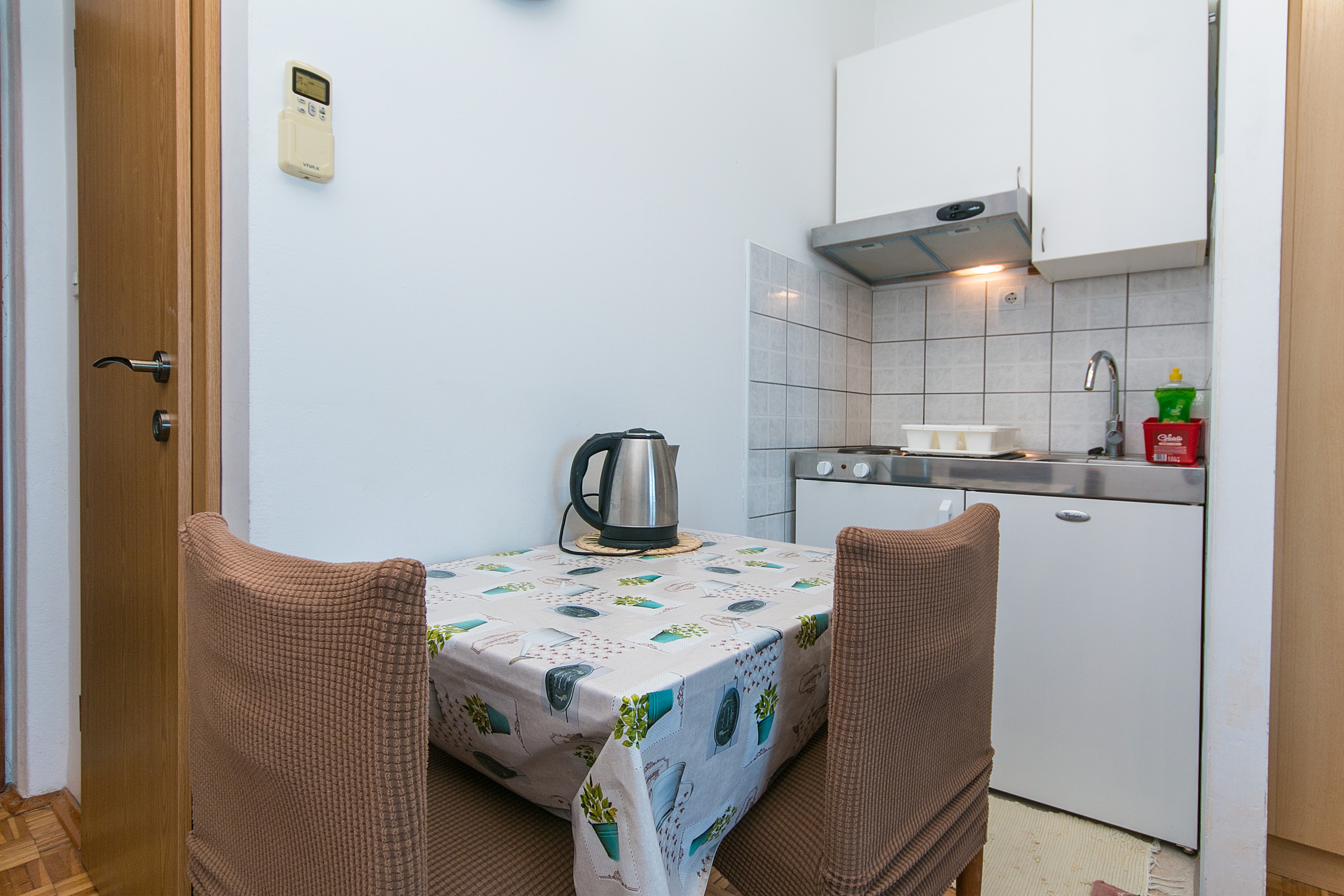 Studio flat near beach Brist, Makarska (AS-15714-b)