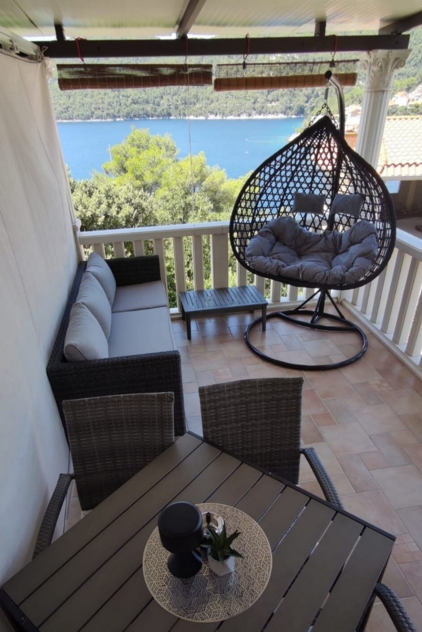 Two bedroom apartment with terrace and sea view Brna, Korčula  A-b