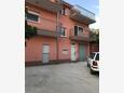 Parkiralište Podstrana, Split, Parkiralište 15743 - Apartmani sa šljunčanom plažom.