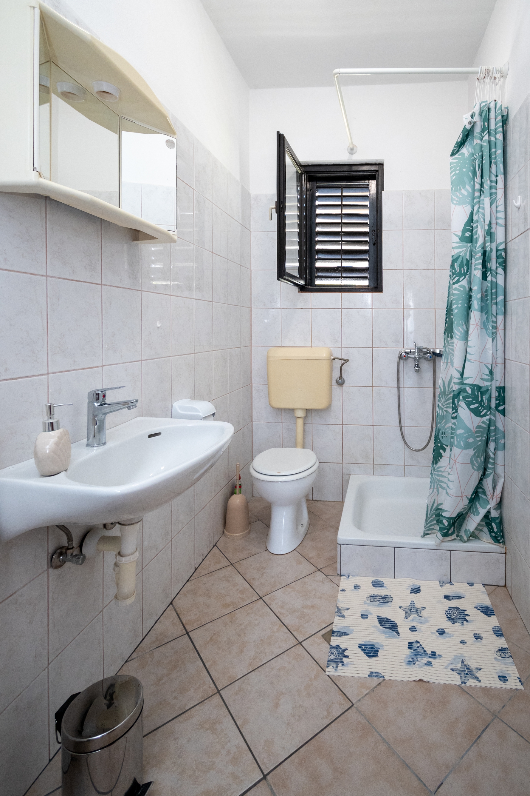 Two bedroom apartment with terrace and sea view Pag  A-a