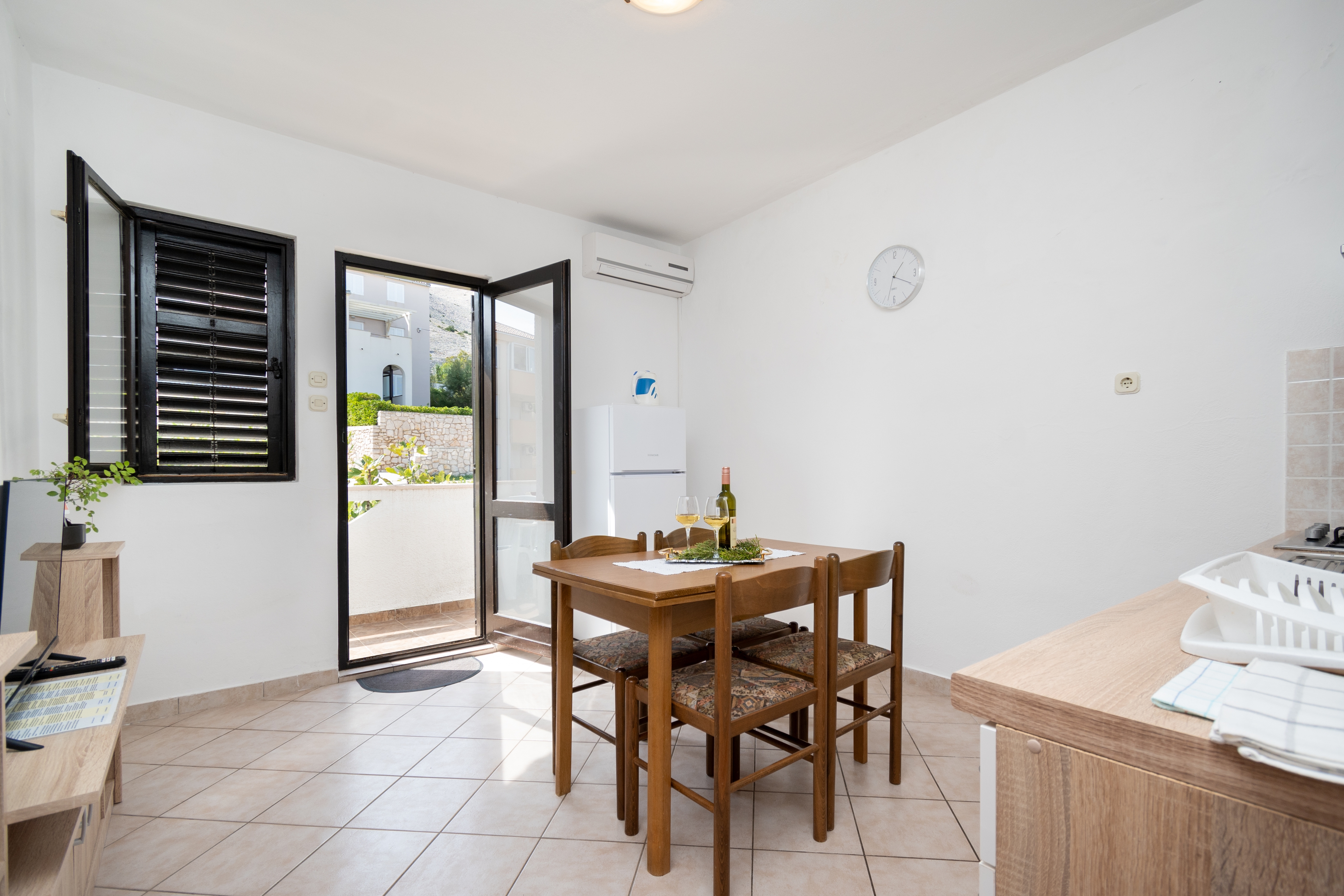 Two bedroom apartment with terrace and sea view Pag (A-15765-b)