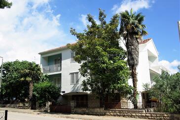 Biograd na Moru, Biograd, Property 15770 - Apartments near sea with pebble beach.