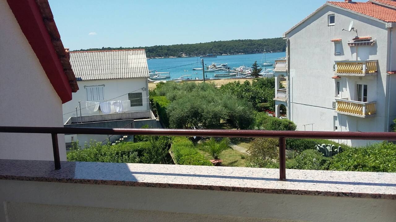 One bedroom apartment with terrace and sea view Palit, Rab  A-b